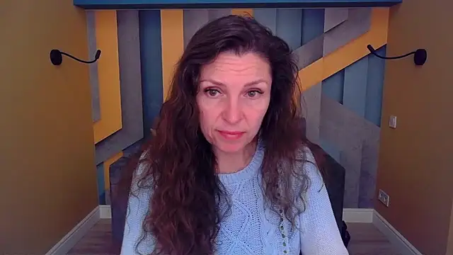 Snapshot of EllaLong chatting on 05/04/26, 11:28 EllaLong online show from 05/04/26, 11:28