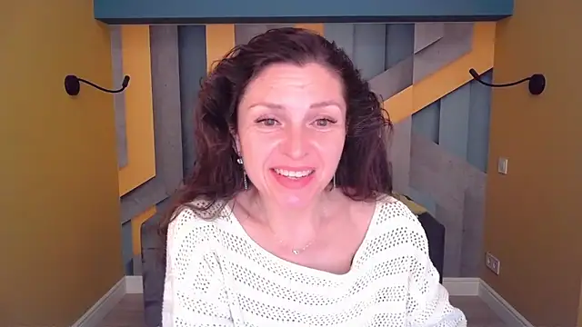 Snapshot of EllaLong chatting on 05/06/26, 11:26 EllaLong online show from 05/06/26, 11:26