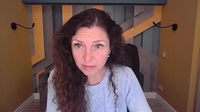 Snapshot of EllaLong chatting on 05/14/26, 11:28 EllaLong online show from 05/14/26, 11:28