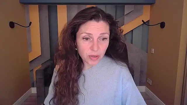 Snapshot of EllaLong chatting on 05/15/26, 11:28 EllaLong online show from 05/15/26, 11:28