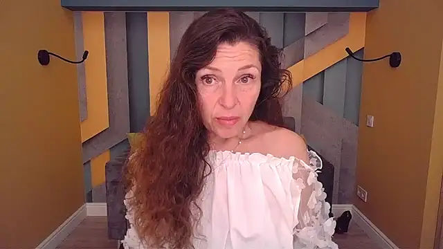 Snapshot of EllaLong chatting on 05/22/26, 11:27 EllaLong online show from 05/22/26, 11:27