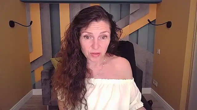 Snapshot of EllaLong chatting on 05/23/26, 11:25 EllaLong online show from 05/23/26, 11:25