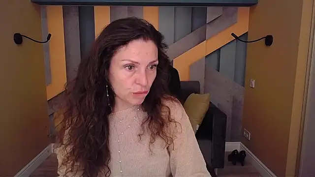 Snapshot of EllaLong chatting on 05/29/26, 11:30 EllaLong online show from 05/29/26, 11:30