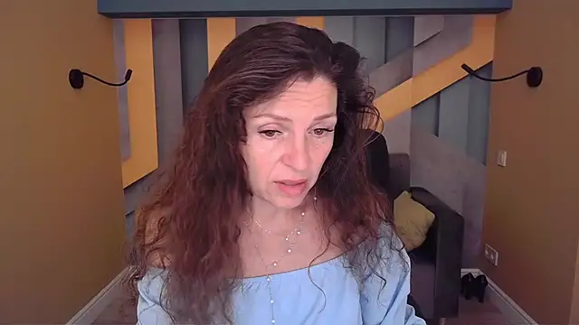 Snapshot of EllaLong chatting on 06/12/26, 11:20 EllaLong online show from 06/12/26, 11:20