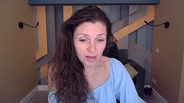 Snapshot of EllaLong chatting on 06/14/26, 11:34 EllaLong online show from 06/14/26, 11:34