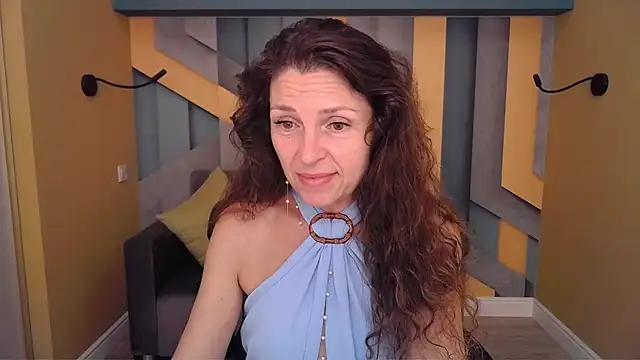 Snapshot of EllaLong chatting on 07/03/26, 11:27 EllaLong online show from 07/03/26, 11:27