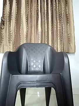 Snapshot of _surbhi_ chatting on 11/12/25, 05:46 surbhi online show from 11/12/25, 05:46