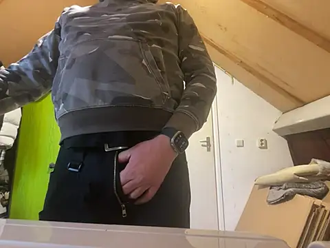 Snapshot of Lovetobenaked4u chatting on 01/23/25, 03:11 Lovetobenaked4u online show from 01/23/25, 03:11