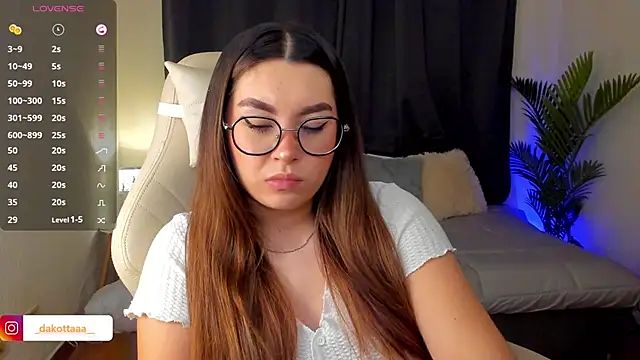 dakottaa  online show from 10/09/25, 11:14