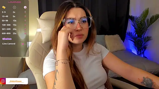 Snapshot of dakottaa_ chatting on 11/06/25, 11:15 dakottaa online show from 11/06/25, 11:15