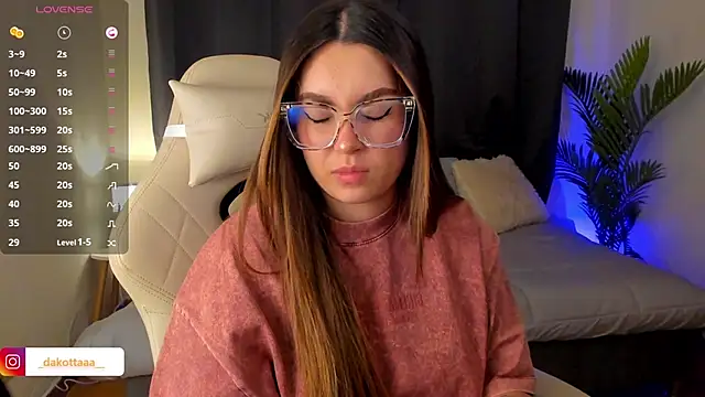 dakottaa  online show from 11/11/25, 12:21