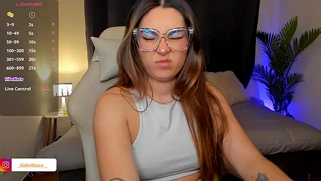 Snapshot of dakottaa_ chatting on 11/13/25, 11:36 dakottaa online show from 11/13/25, 11:36