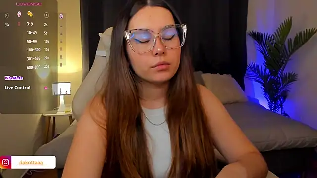 Snapshot of dakottaa_ chatting on 12/17/25, 12:27 dakottaa online show from 12/17/25, 12:27