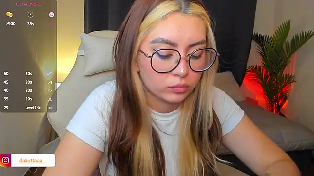 dakottaa  online show from 05/20/26, 12:28