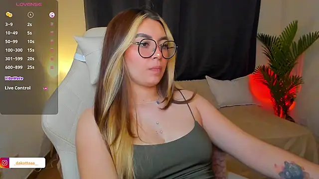 Snapshot of dakottaa_ chatting on 07/02/26, 12:21 dakottaa online show from 07/02/26, 12:21