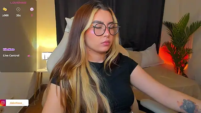 Snapshot of dakottaa_ chatting on 07/11/26, 01:41 dakottaa online show from 07/11/26, 01:41