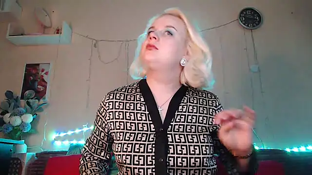 Karolina love  online show from 01/09/25, 03:44