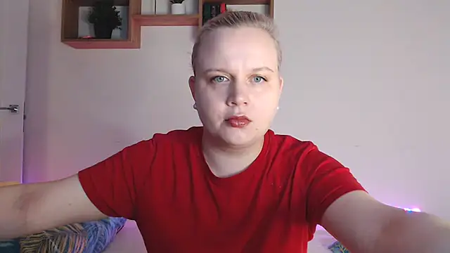 Karolina love  online show from 10/11/25, 06:50