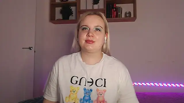 Karolina love  online show from 11/21/25, 08:07