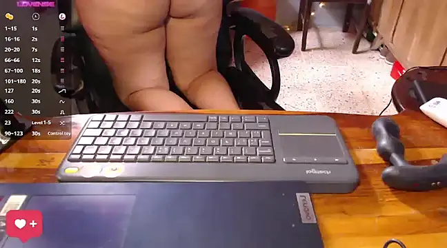 DanelyLopez online show from 02/18/25, 05:31