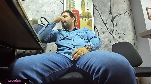 Maxi TheBigDaddy online show from 12/16/25, 03:39