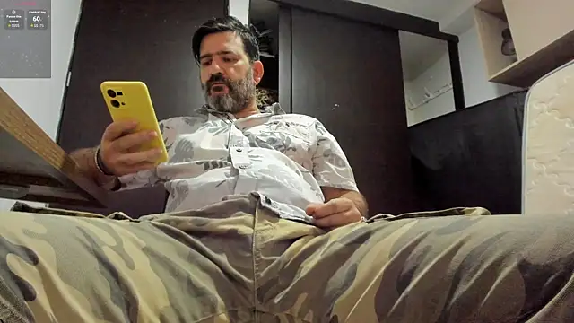 Snapshot of Maxi_TheBigDaddy chatting on 05/28/26, 10:34 Maxi TheBigDaddy online show from 05/28/26, 10:34