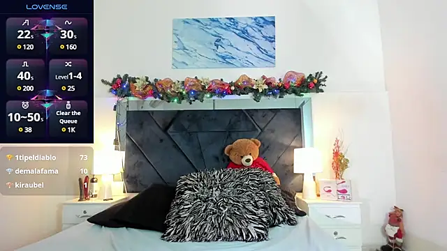 Snapshot of Lauralove_69 chatting on 12/21/24, 11:13 Lauralove 69 online show from 12/21/24, 11:13