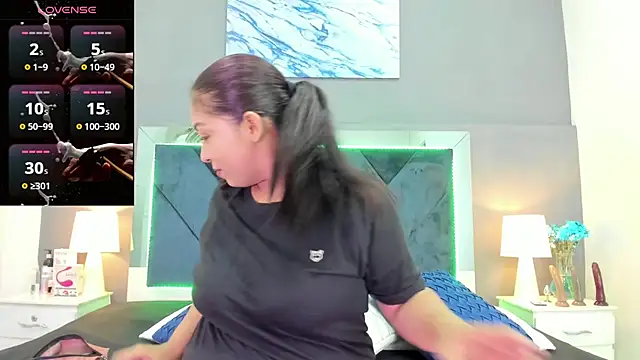 Snapshot of Lauralove_69 chatting on 10/03/25, 10:07 Lauralove 69 online show from 10/03/25, 10:07