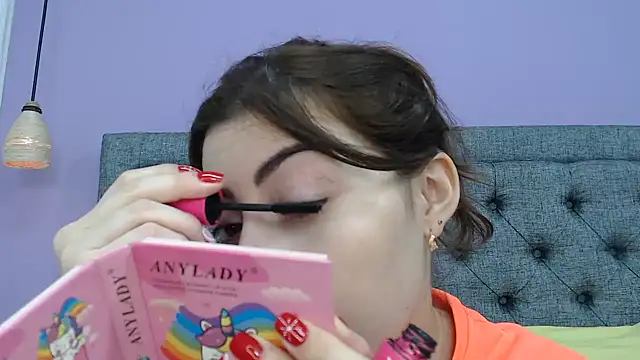 Snapshot of LilaSuni chatting on 12/12/24, 02:11 LilaSuni online show from 12/12/24, 02:11