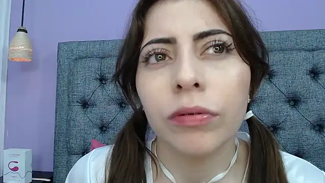 Snapshot of LilaSuni chatting on 12/18/24, 08:57 LilaSuni online show from 12/18/24, 08:57