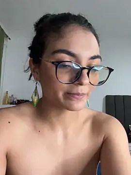 Snapshot of Cat2525 chatting on 12/15/24, 12:18 Cat2525 online show from 12/15/24, 12:18