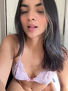 Snapshot of Cat2525 chatting on 11/30/25, 08:24 Cat2525 online show from 11/30/25, 08:24