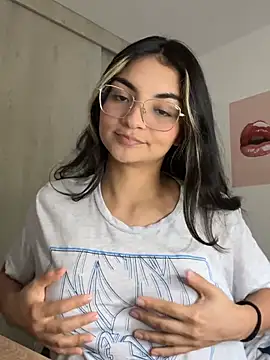 Snapshot of Cat2525 chatting on 04/05/26, 09:01 Cat2525 online show from 04/05/26, 09:01