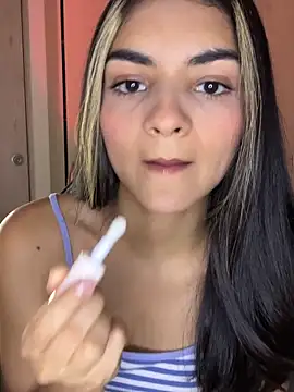 Snapshot of Cat2525 chatting on 04/11/26, 01:43 Cat2525 online show from 04/11/26, 01:43