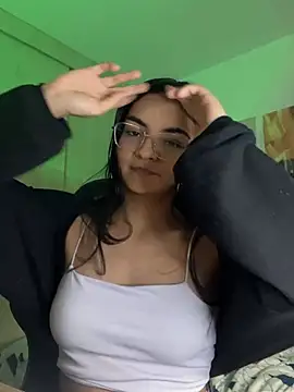 Snapshot of Cat2525 chatting on 04/13/26, 07:19 Cat2525 online show from 04/13/26, 07:19