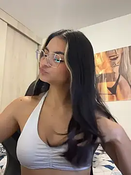 Snapshot of Cat2525 chatting on 04/22/26, 12:35 Cat2525 online show from 04/22/26, 12:35