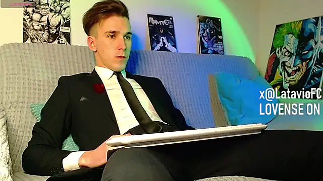 Snapshot of Midnighter_ chatting on 04/01/26, 10:40 Midnighter online show from 04/01/26, 10:40