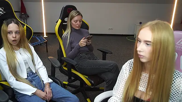 Snapshot of Amelia_Blaze chatting on 09/29/25, 10:42 Amelia Blaze online show from 09/29/25, 10:42