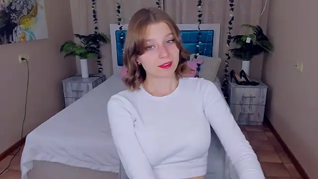 RinaMoore online show from 09/17/25, 02:52