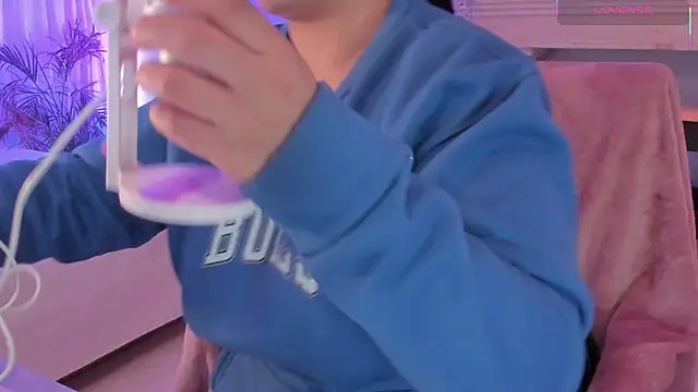 Snapshot of scarlet_miller1 chatting on 11/18/25, 12:20 scarlet miller1 online show from 11/18/25, 12:20