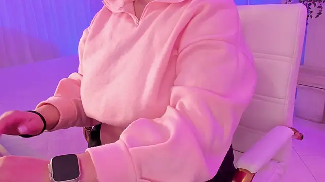 Snapshot of scarlet_miller1 chatting on 11/26/25, 12:28 scarlet miller1 online show from 11/26/25, 12:28