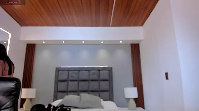 charlottewhitte online show from 01/17/25, 11:27