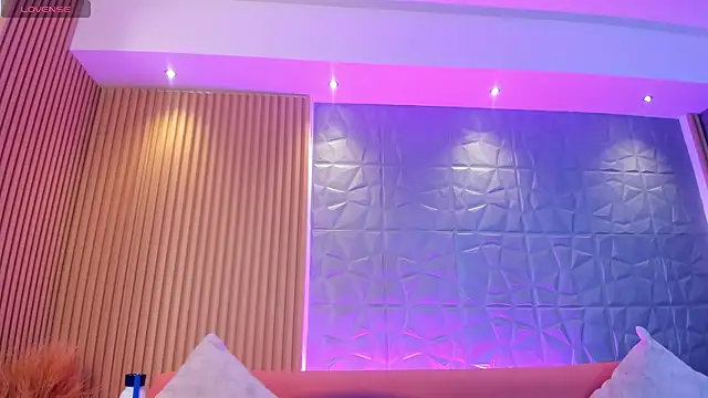 charlottewhitte online show from 03/03/25, 11:33