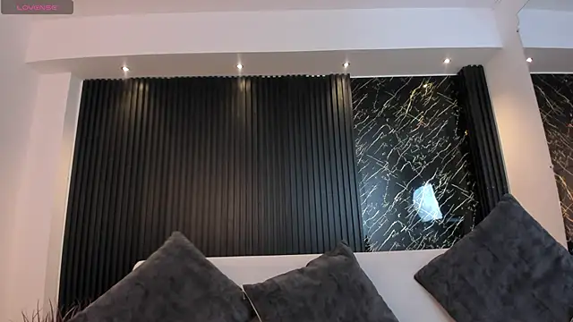 charlottewhitte online show from 03/12/25, 11:31