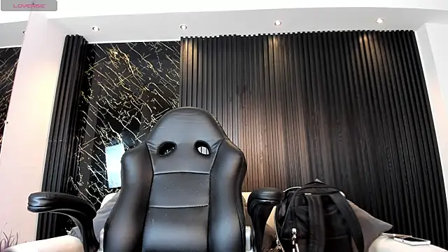 charlottewhitte online show from 10/21/25, 11:44