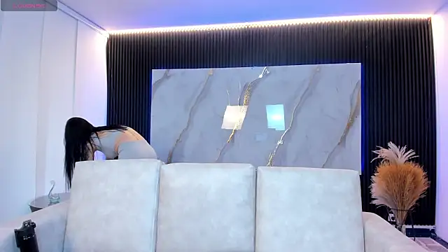 charlottewhitte online show from 12/17/25, 11:38