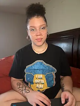 QueenNuttCollector online show from 09/30/25, 02:44