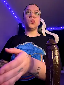 QueenNuttCollector online show from 10/19/25, 09:54