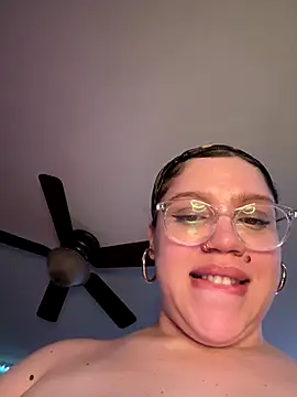 QueenNuttCollector online show from 11/12/25, 03:18