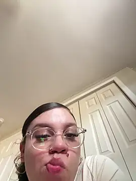 Snapshot of QueenNuttCollector chatting on 03/22/26, 06:22 QueenNuttCollector online show from 03/22/26, 06:22